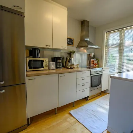Nicolas 2 And Cozy 3 Apartment