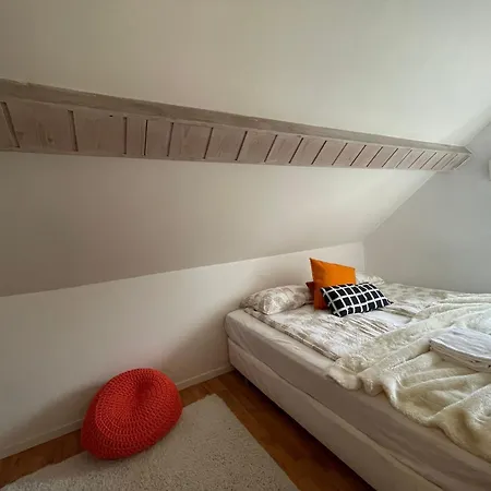 Charming 4-bedroom In Appartement *